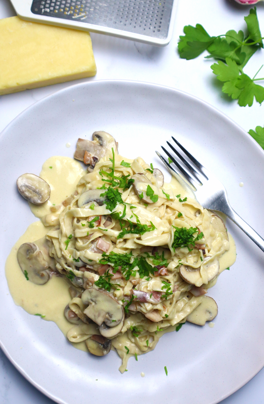 Qetoe Low Carb Creamy Fettucine with Pancetta and Mushroom.