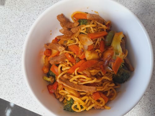Customer photo: Qetoe Low Carb Noodles stir-fry with beef, carrot and broccoli